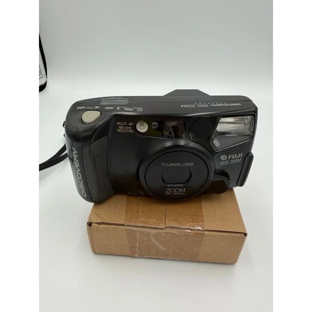 FUJI Discovery 1000 Zoom Black 35 mm Camera, 35-80mm Zoom Lens Panorama, Vintage